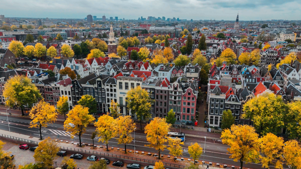 El origen de las casas estrechas de Ámsterdam. 