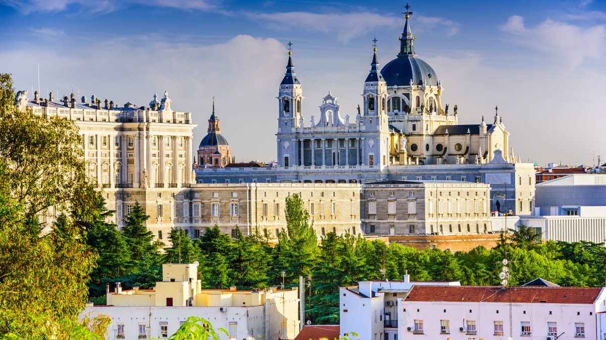 La oferta de alquiler se derrumba en Madrid y Barcelona